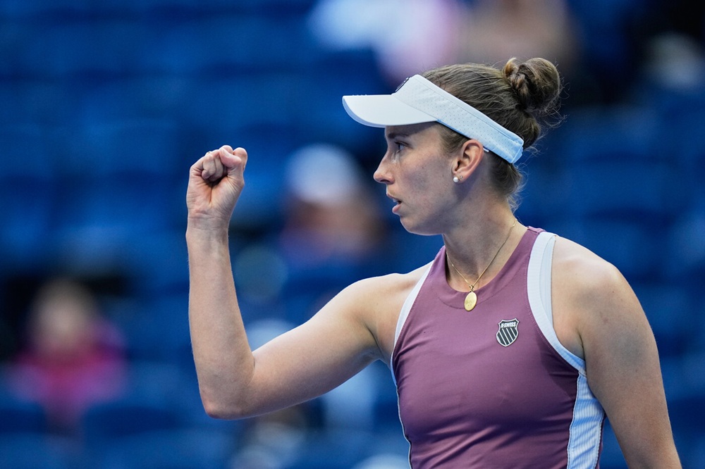 WTA Pechino 2026, Mertens elimina Gauff. Bene Swiatek, Zheng e Svitolina