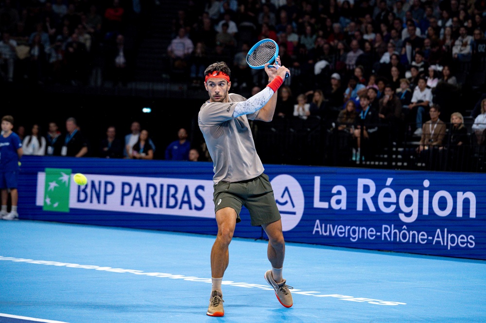 Musetti salva quattro match point, vince il derby con Cobolli ed è in finale a Lione