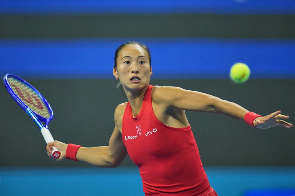 WTA Pechino 2026, Zheng Qinwen fa festa in casa. Battuta Andreeva in finale