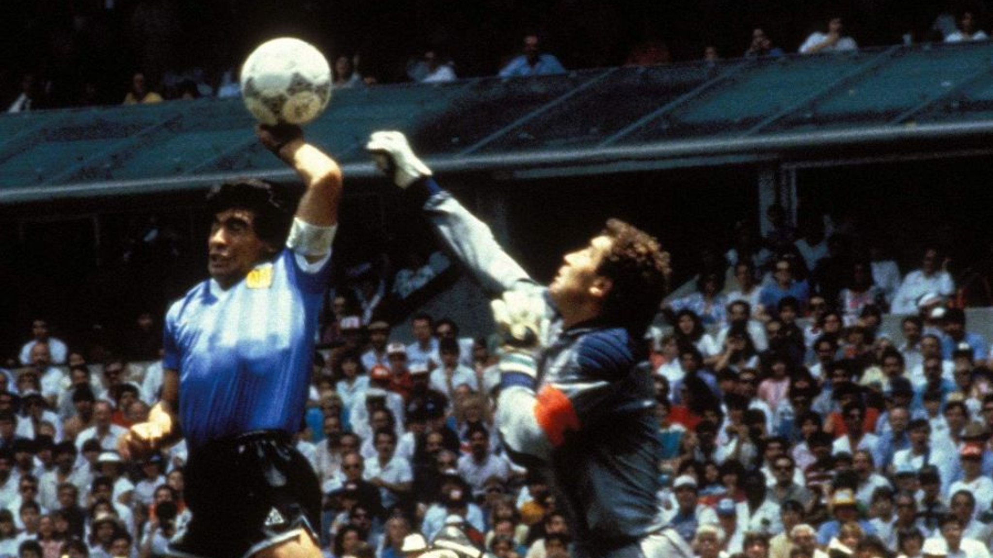 All'asta il pallone della "Mano di Dio" di Maradona, stima record da 10 milioni