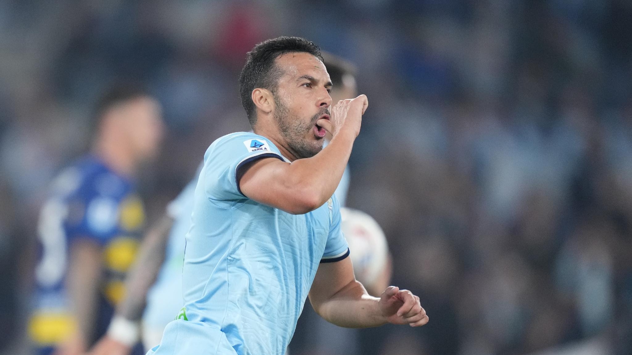 L'addio di Pedro, l'ex attaccante della Lazio ha deciso di appendere gli scarpini al chiodo