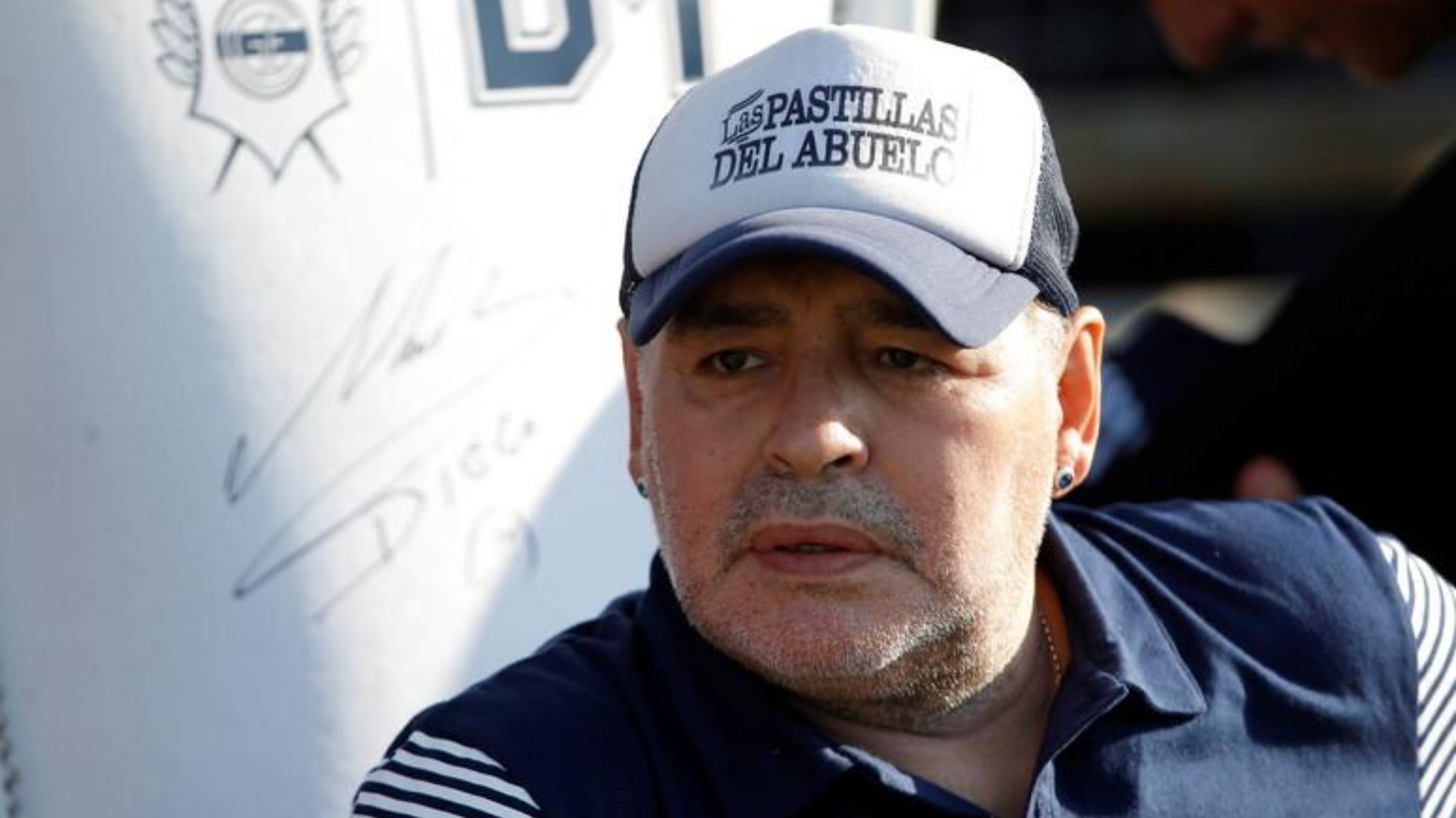 Maradona, l’allarme ignorato. Il medico legale "Nessuno controllò il gonfiore"