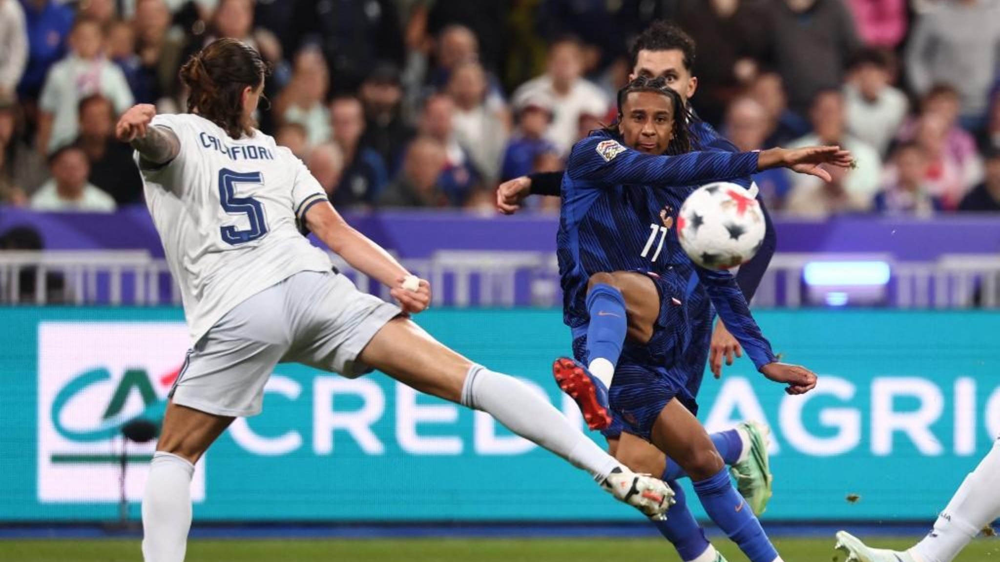 Bastoni risponde a Olise: Francia e Italia pareggiano 1-1