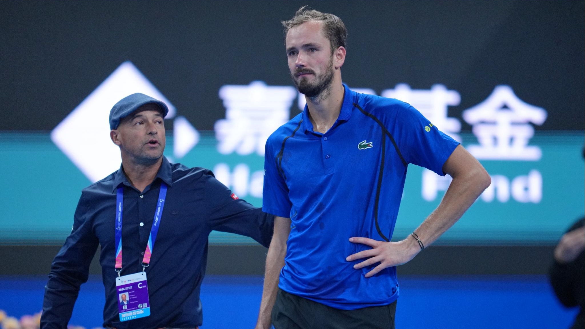 Colpire uno spettatore o un giudice nel tennis: quando scatta la squalifica? Regole e i precedenti