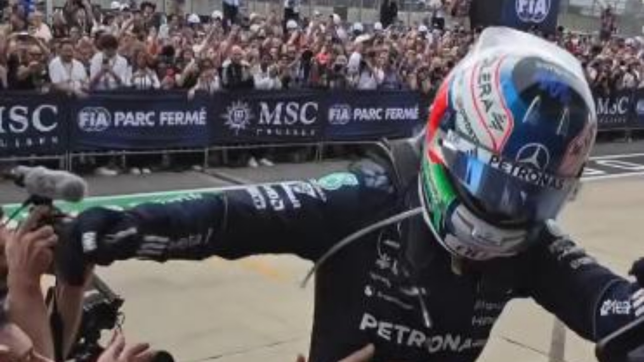 Kimi Antonelli, il bagno di folla dopo la vittoria in Texas