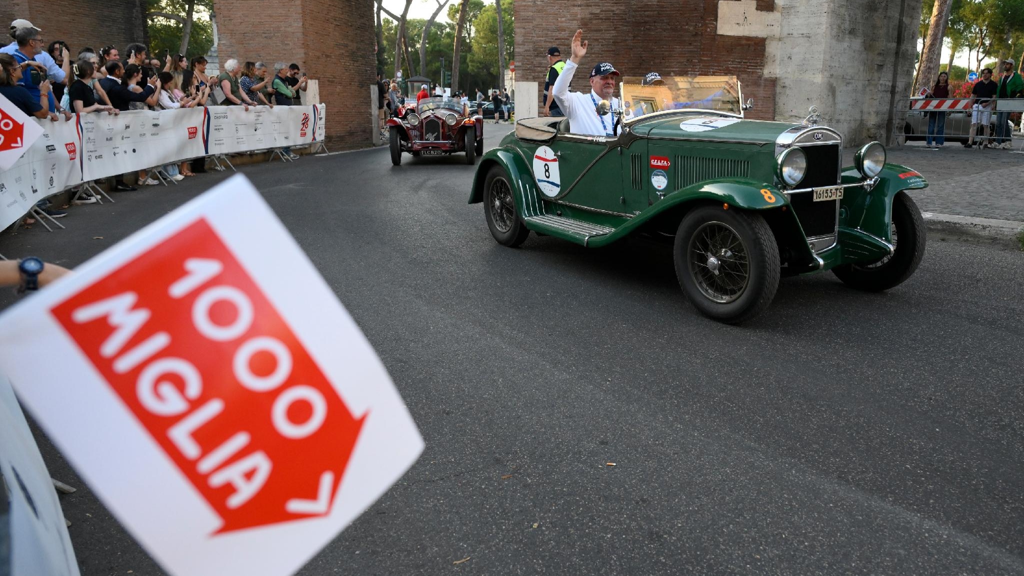Rally Mille Miglia a Brescia, travolta e uccisa una persona. Gara sospesa