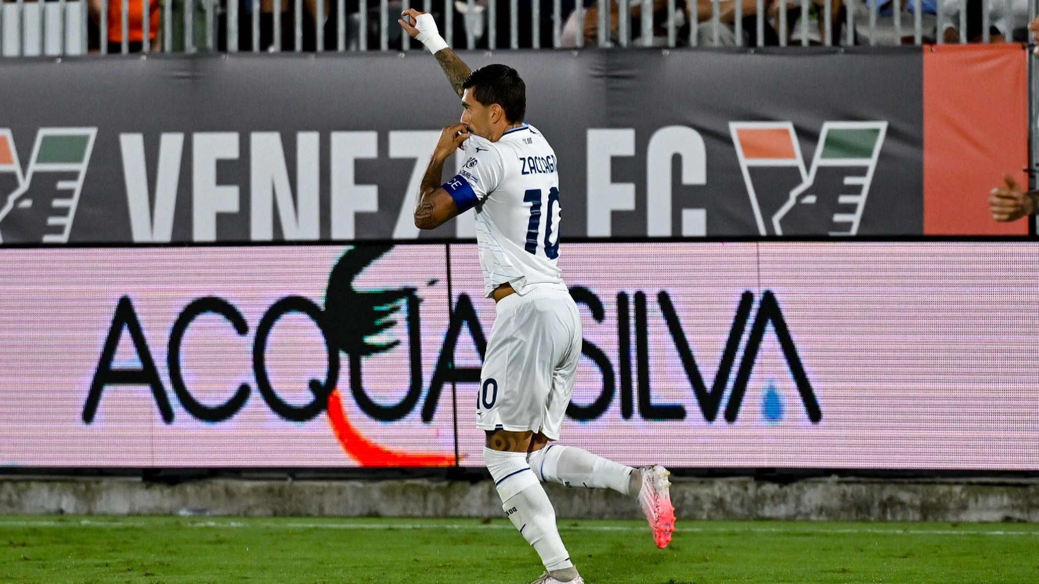 Inter da rimonta, Roma frenata: Lazio aggancia la vetta a tre