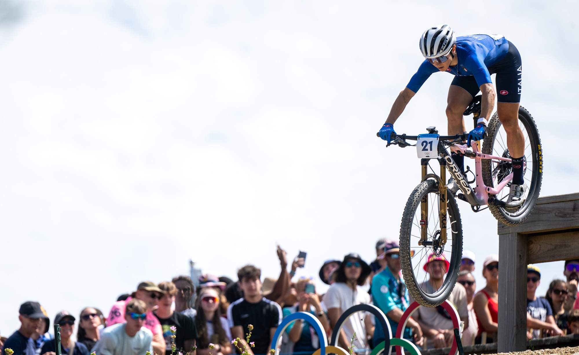 Ciclismo, la giornata: oro Italia ai Mondiali di mountain bike, Brennan imbattibile alla Vuelta