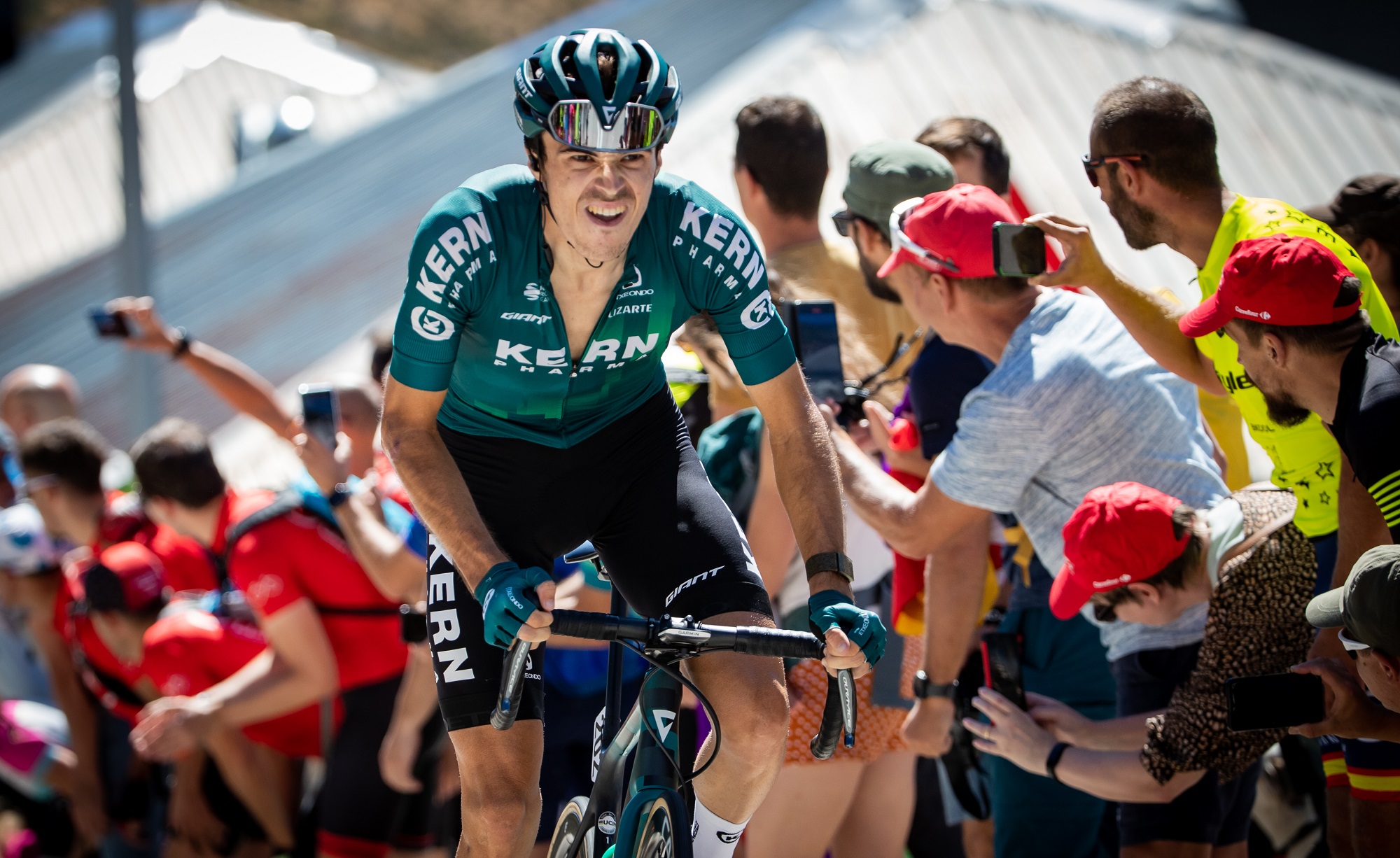 Vuelta, grandine e pioggia fermano la corsa: annullata la tappa di Font-Romeu