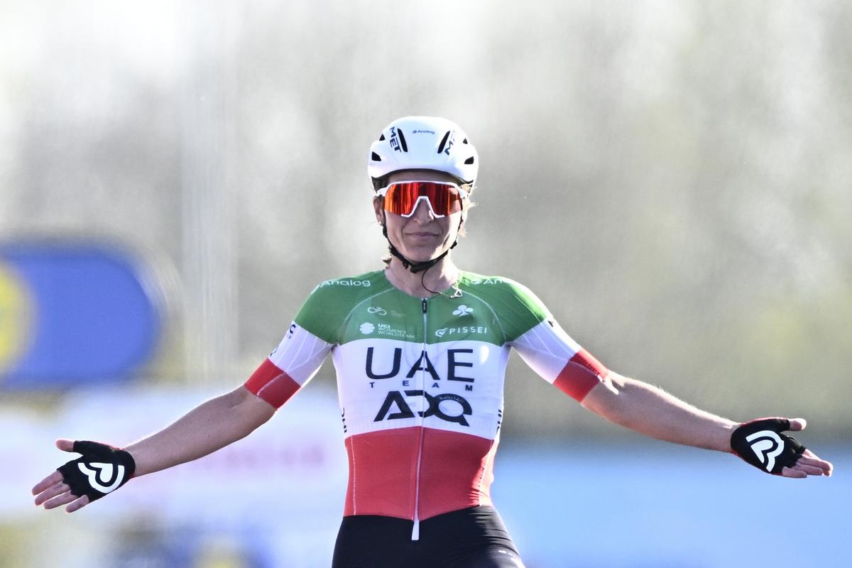 Ciclismo: Tour femminile a Vollering, Longo Borghini sul podio; Scaroni crolla in Polonia