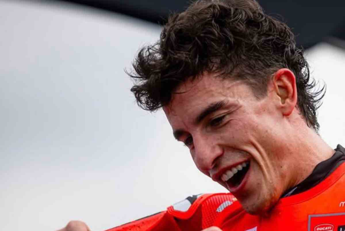 MotoGP Aragon, Marc Marquez fa doppietta: vince il GP davanti ad Acosta e Bezzecchi