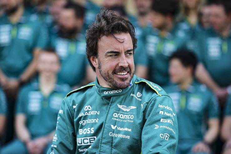 Alonso furioso con la FIA: “Hanno interrotto la gara per favorire Hamilton”