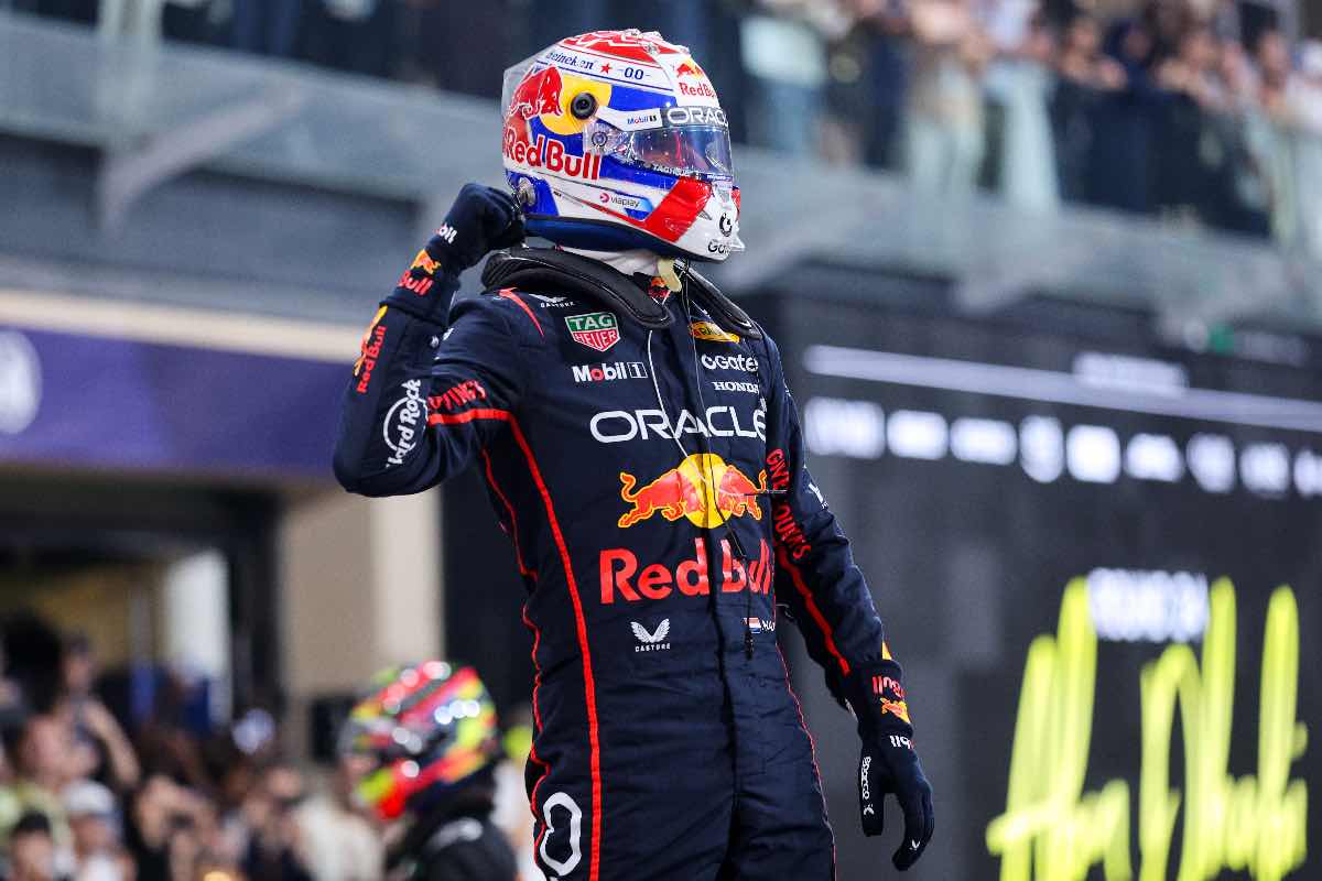 F1, Verstappen detta subito il ritmo a Sepang: Antonelli in difficoltà nelle prime libere