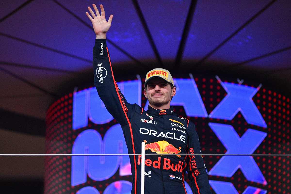 F1, GP di Sepang: Verstappen in pole con Hamilton, domani gara da 2 o 3 soste