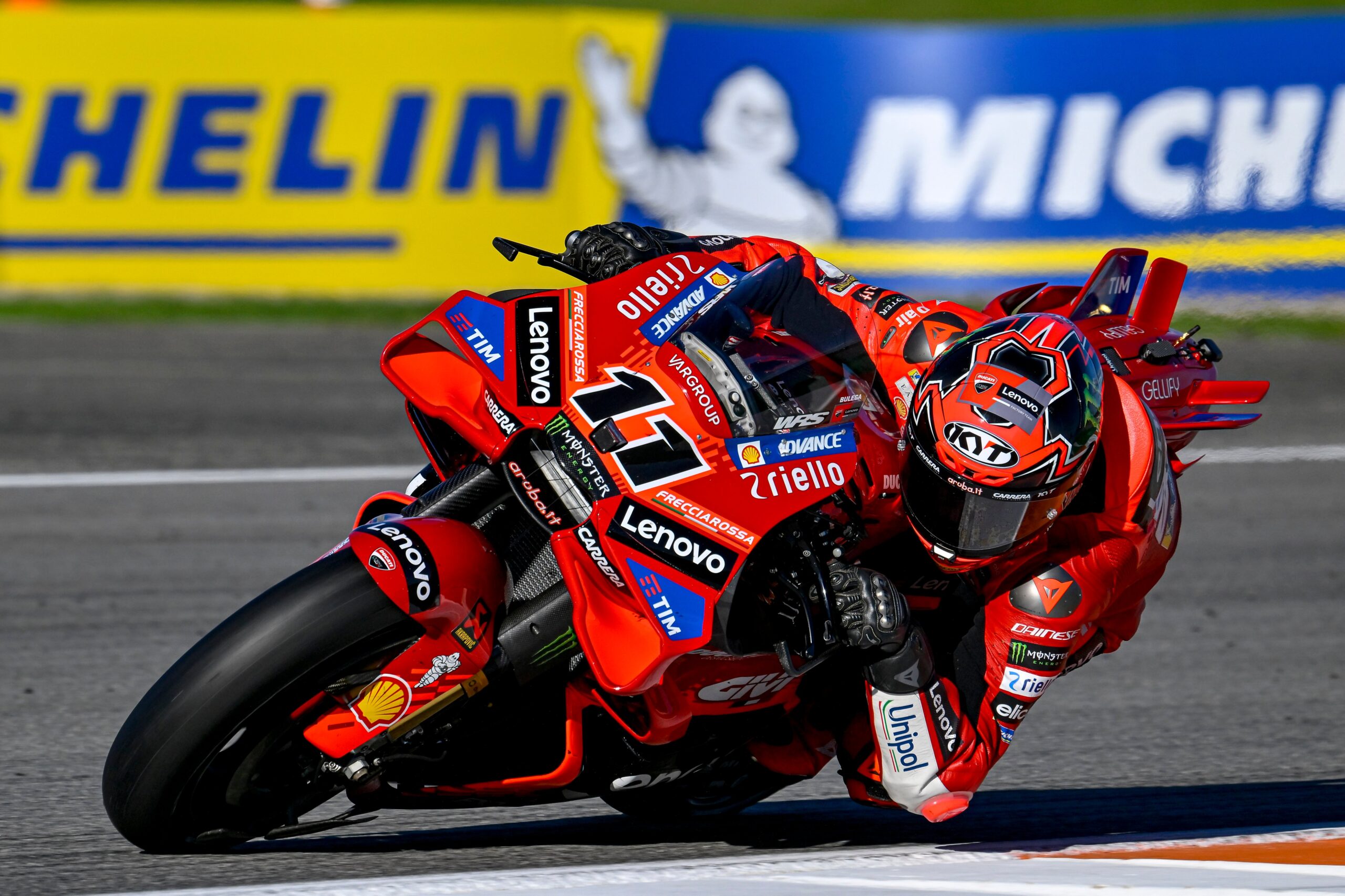 Superbike: Bulega vince a Magny-Cours e prenota il Mondiale