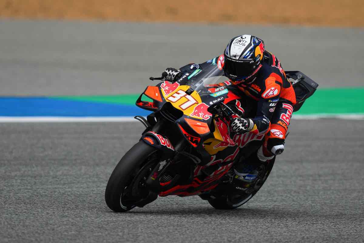 MotoGP Austria, Acosta domina le libere: doppietta KTM, Bagnaia solo 18°