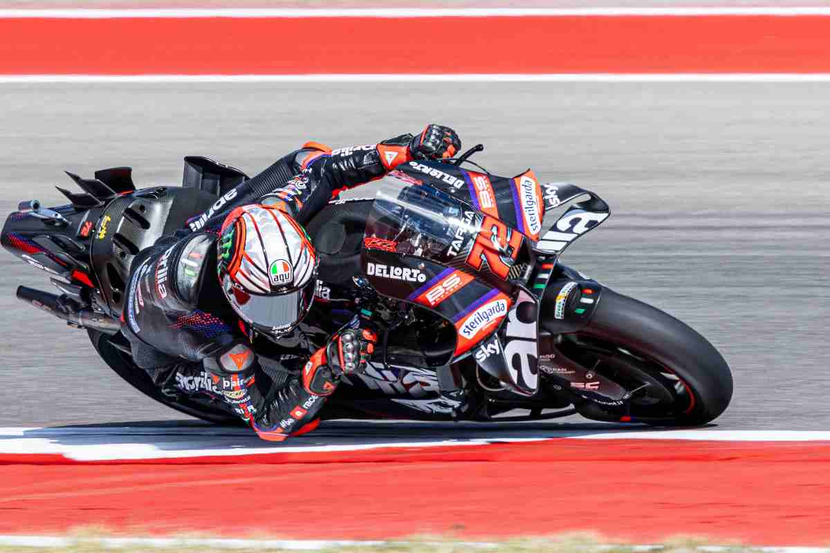 MotoGP Silverstone, Bezzecchi piazza la zampata: Aprilia domina, Bagnaia costretto al Q1