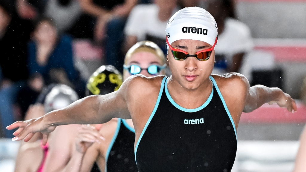 Europei nuoto Parigi 2026, oggi Curtis cerca il bis: Cerasuolo-Martinenghi sfida nei 50 rana