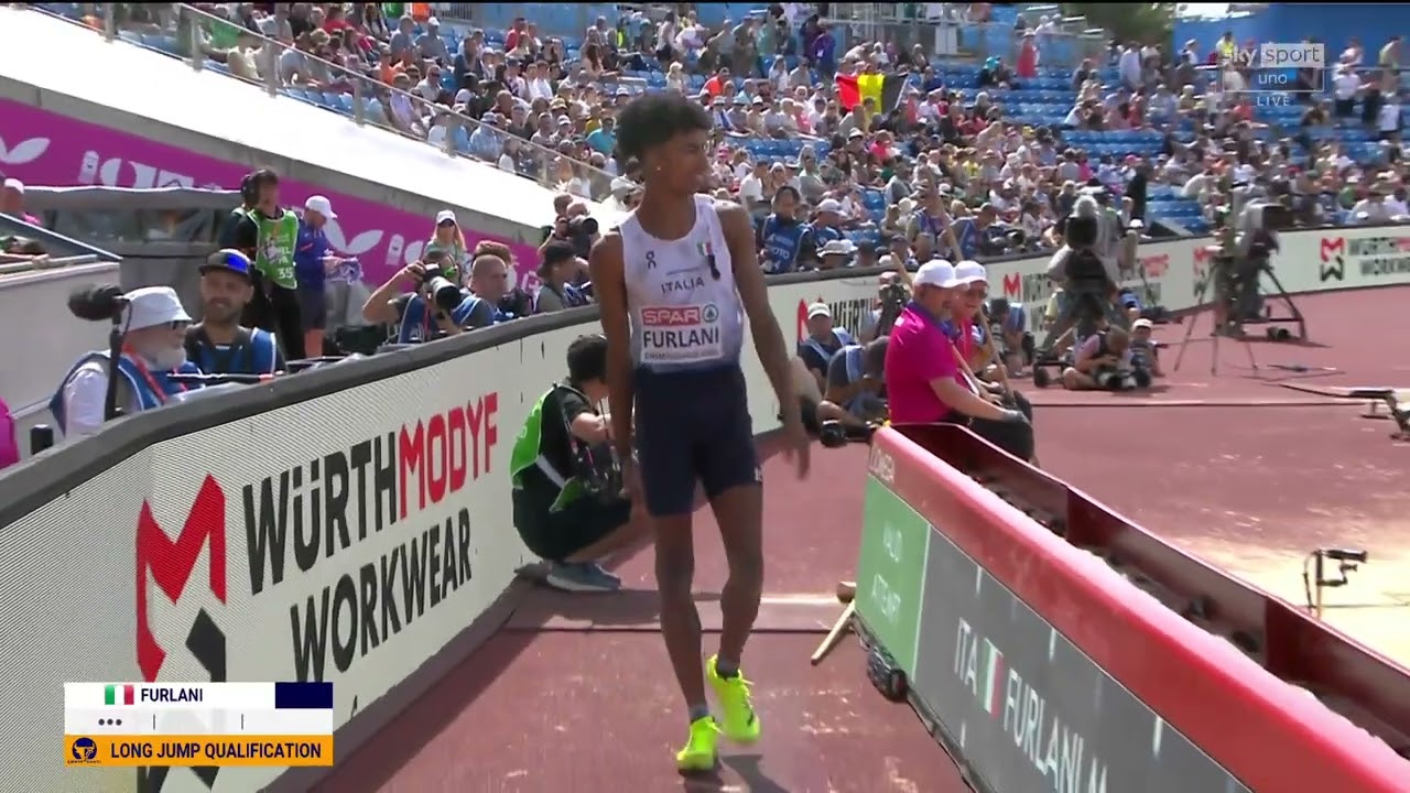 Europei atletica, dramma Furlani a Birmingham: si infortuna al primo salto ed esce in carrozzina