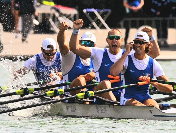 Mondiali canottaggio 2026, Italia campione del mondo nel quattro di coppia: splendido bis iridato
