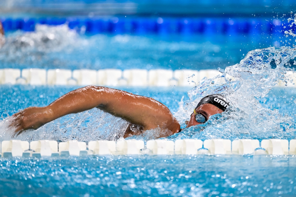 Europei nuoto Parigi 2026, Curtis show nei 100 dorso: record italiano, Quadarella in finale nei 400