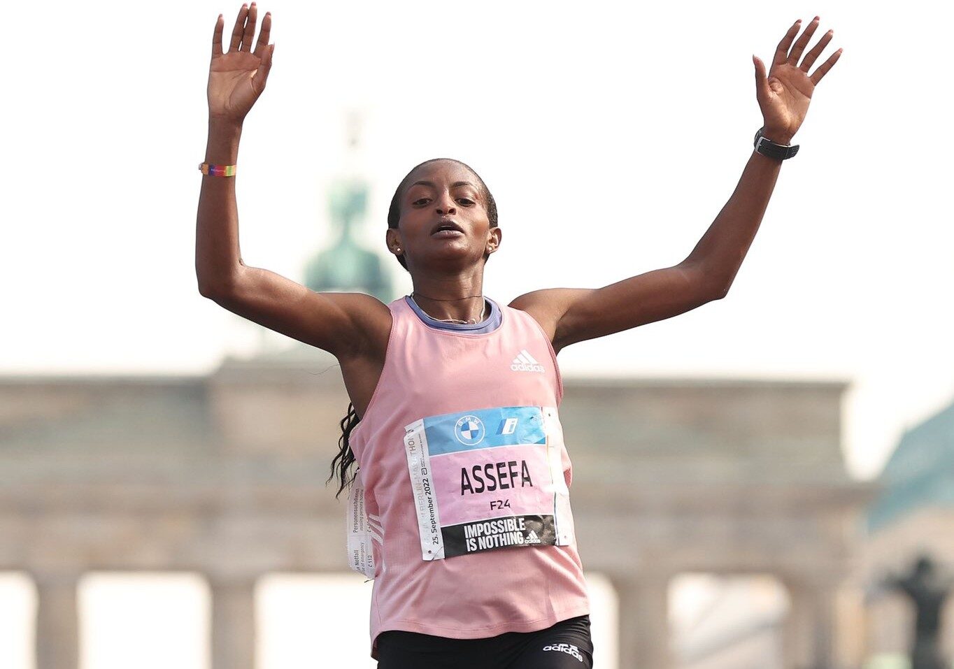 Maratona di Berlino, Assefa sfiora il record mondiale: 2h11:04, Guye Adola vince in 2h02:50