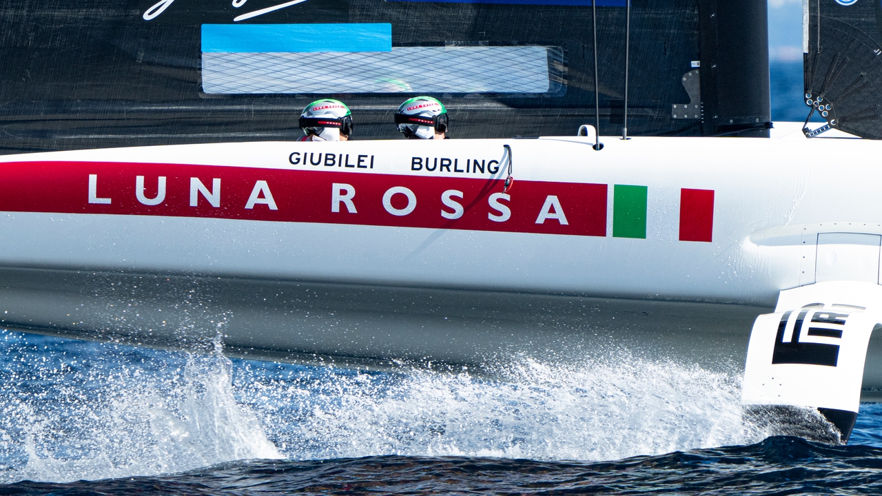 America’s Cup Napoli, La Roche-Posay vince l’ultima regata ma Luna Rossa resta leader: classifica e risultati
